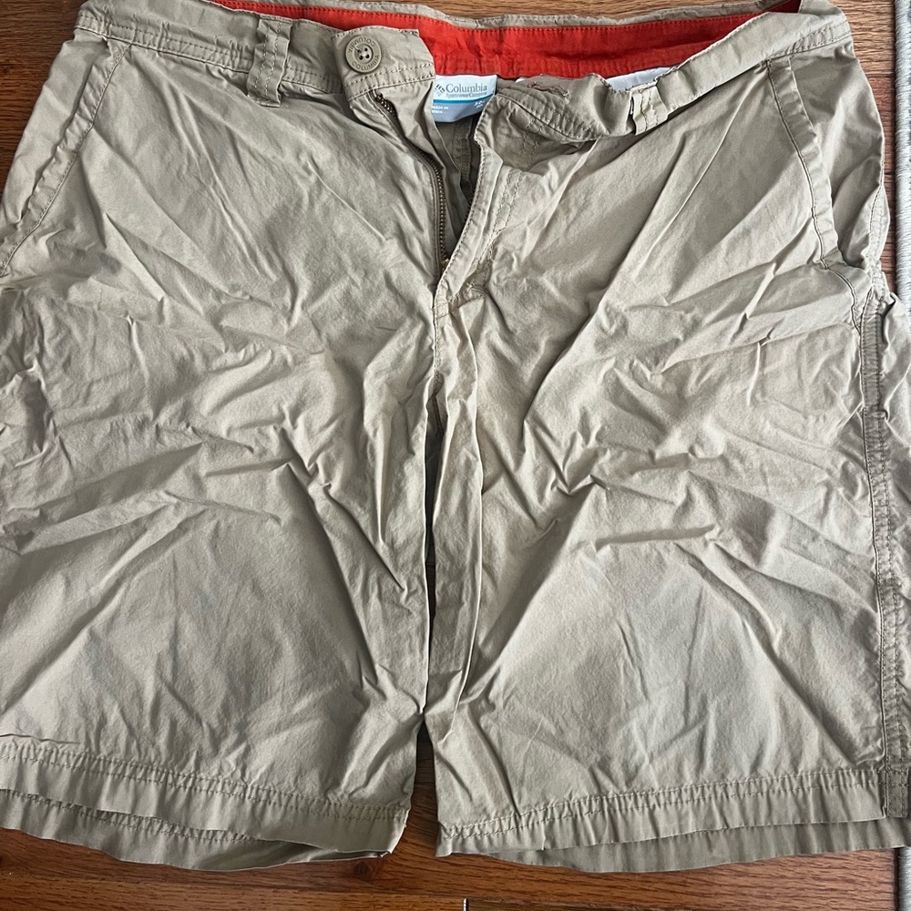 Columbia Tan Flat Front Shorts for Casual Comfort NWOT